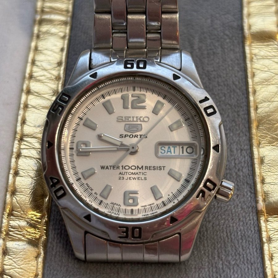 Seiko 5 Sports Automatisk day date Herrklocka ref 7s36-0170