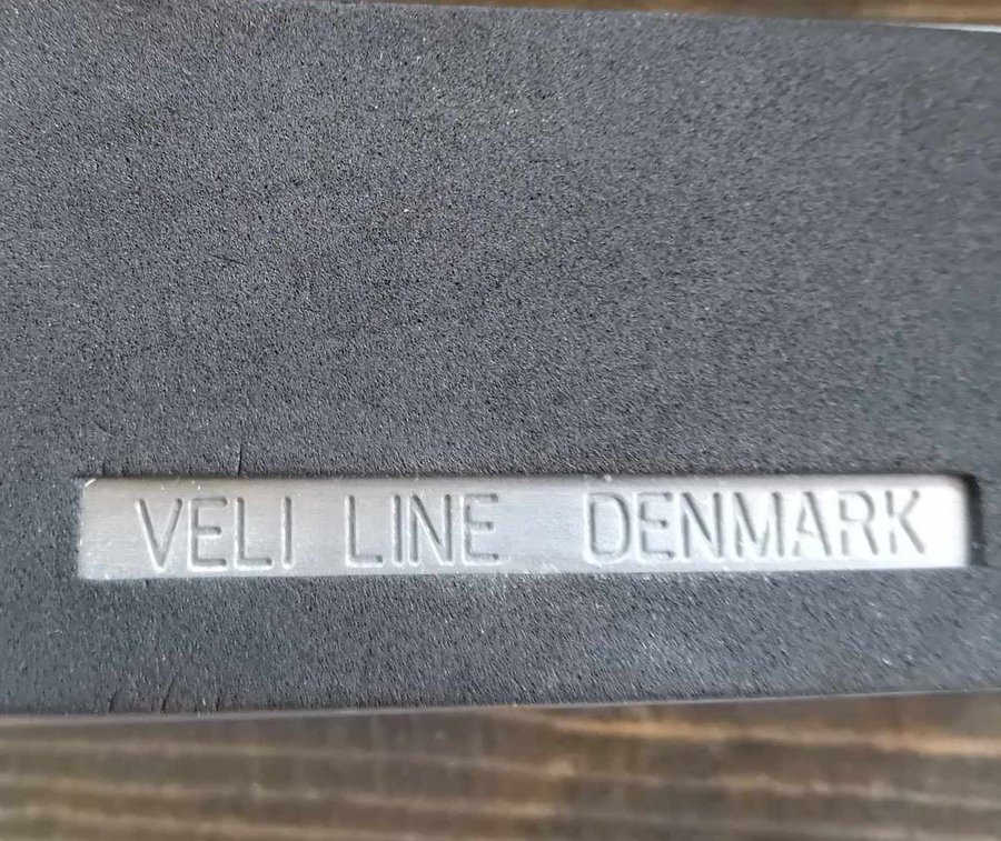 VELI LINE NÖTKNÄPPARE I ORIGINALKARTONG