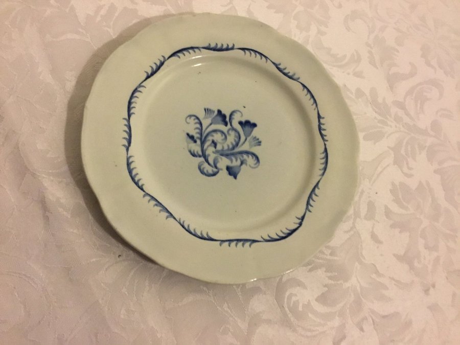 Campanula , Rörstrand, 1900-talets första hälft. 1 st Assiette diam ca 18 cm