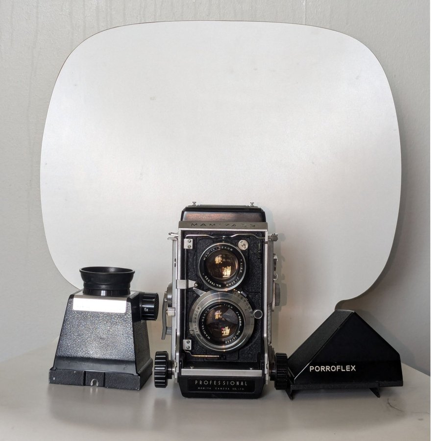 Mamiya C3 Mediumformat Camera med two extra viewfinders