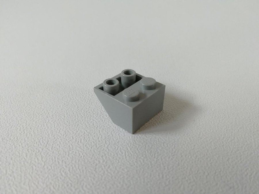 Lego - sned - slope - 2x2 - part 3660 - ljusgrå (old light gray)