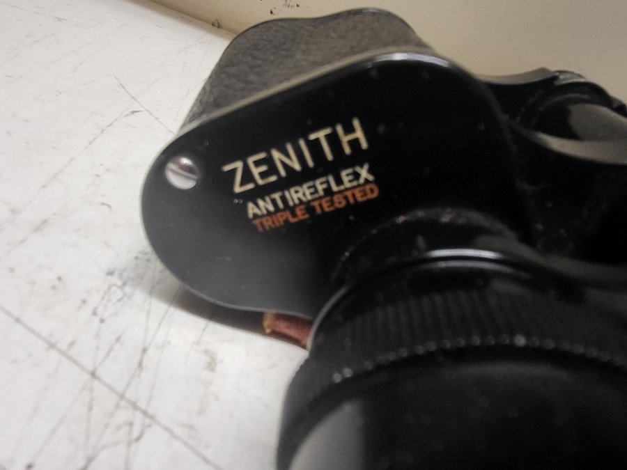 Zenith 8x30 kikare med läderfodral