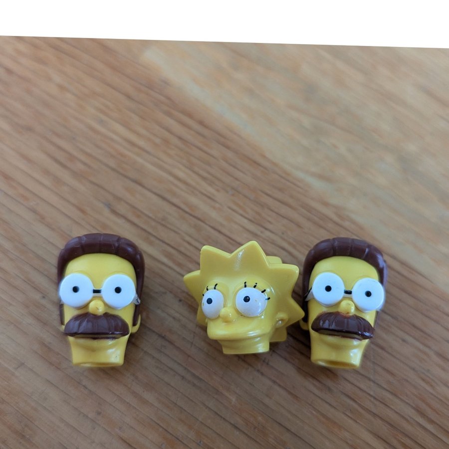 Lego Simpsons Huvudfigurer Ned Flandern  Lisa Simpson