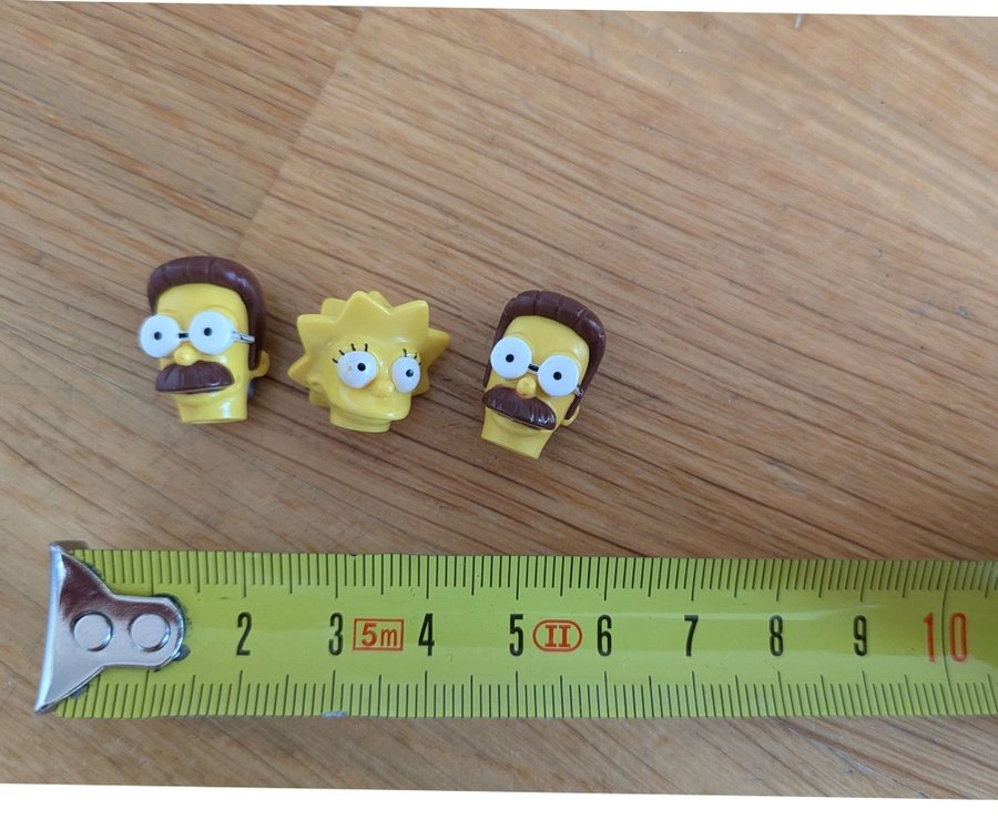 Lego Simpsons Huvudfigurer Ned Flandern  Lisa Simpson