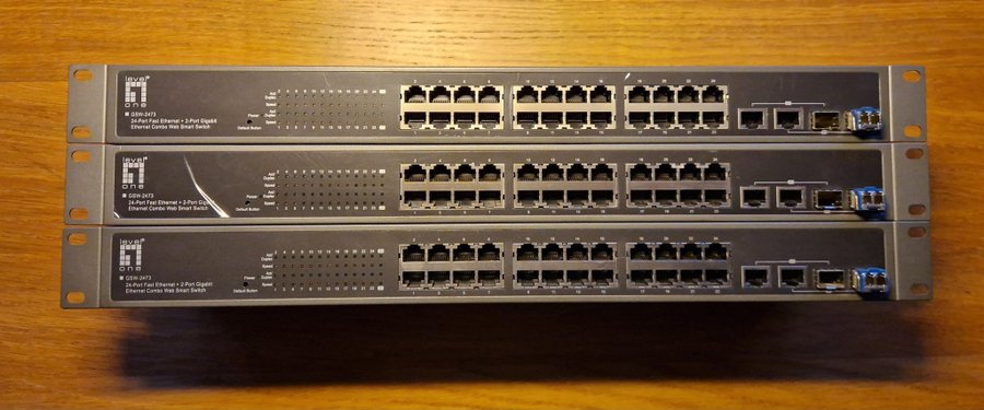 LevelOne GSW-2473 24-Port Fast Ethernet + 2-Port Gigabit Ethernet Combo Web