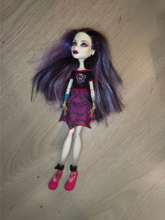 Monster High docka - Spectra Vondergeist