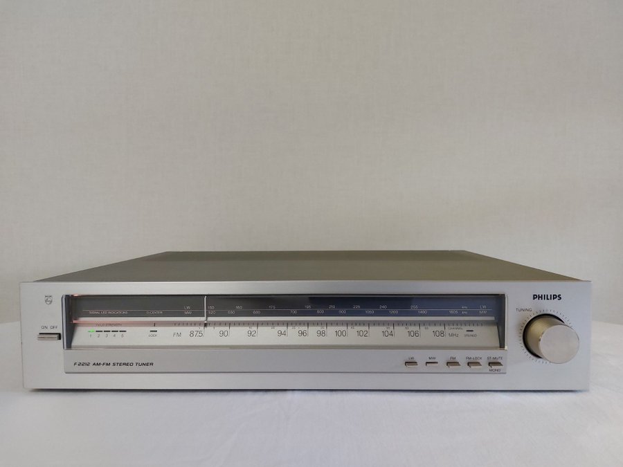 Philips F 2200 AM/FM Stereo Tuner / unik