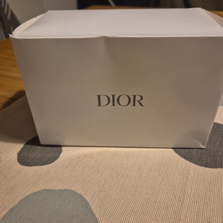 Dior necessär med minisar.