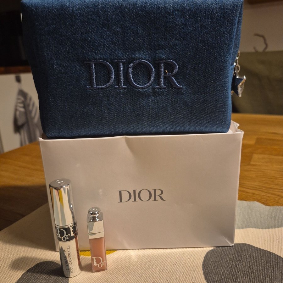 Dior necessär med minisar.