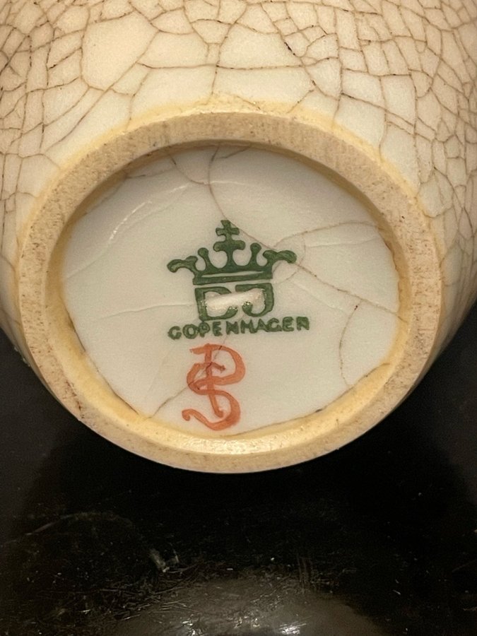 Krackelerad vas av Dahl Jensen med snigelmotiv- ROYAL Copenhagen - Vintage- h:8