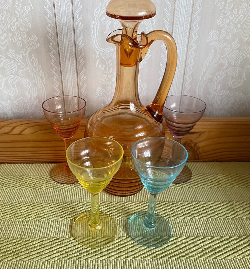 Karaff o 4 glas, karaffset, till sherry portvin, ett set. Retro, antikt .