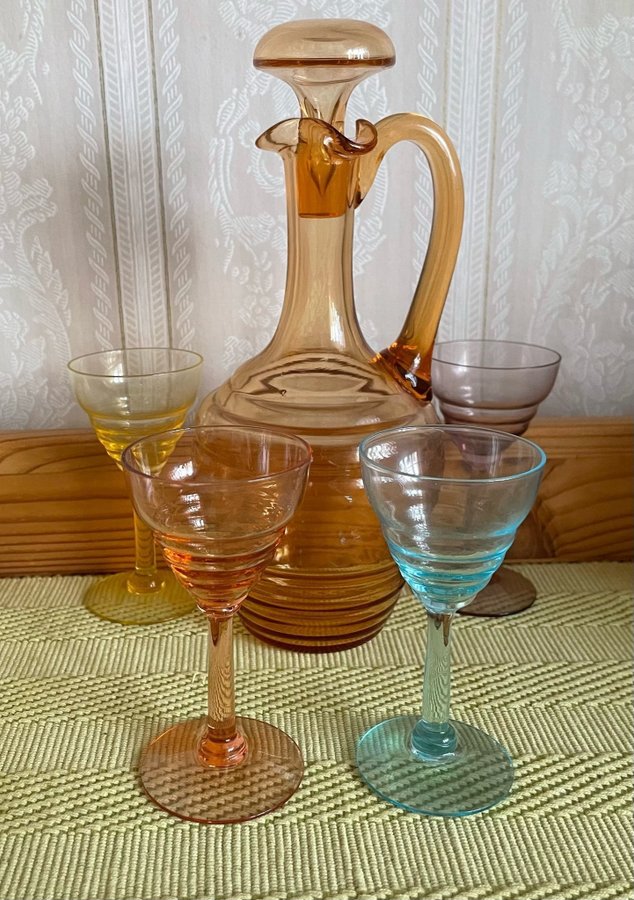 Karaff o 4 glas, karaffset, till sherry portvin, ett set. Retro, antikt .