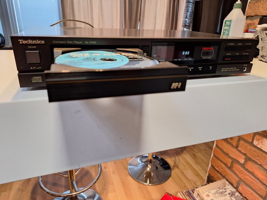 Technics CD-spelare SL-P300