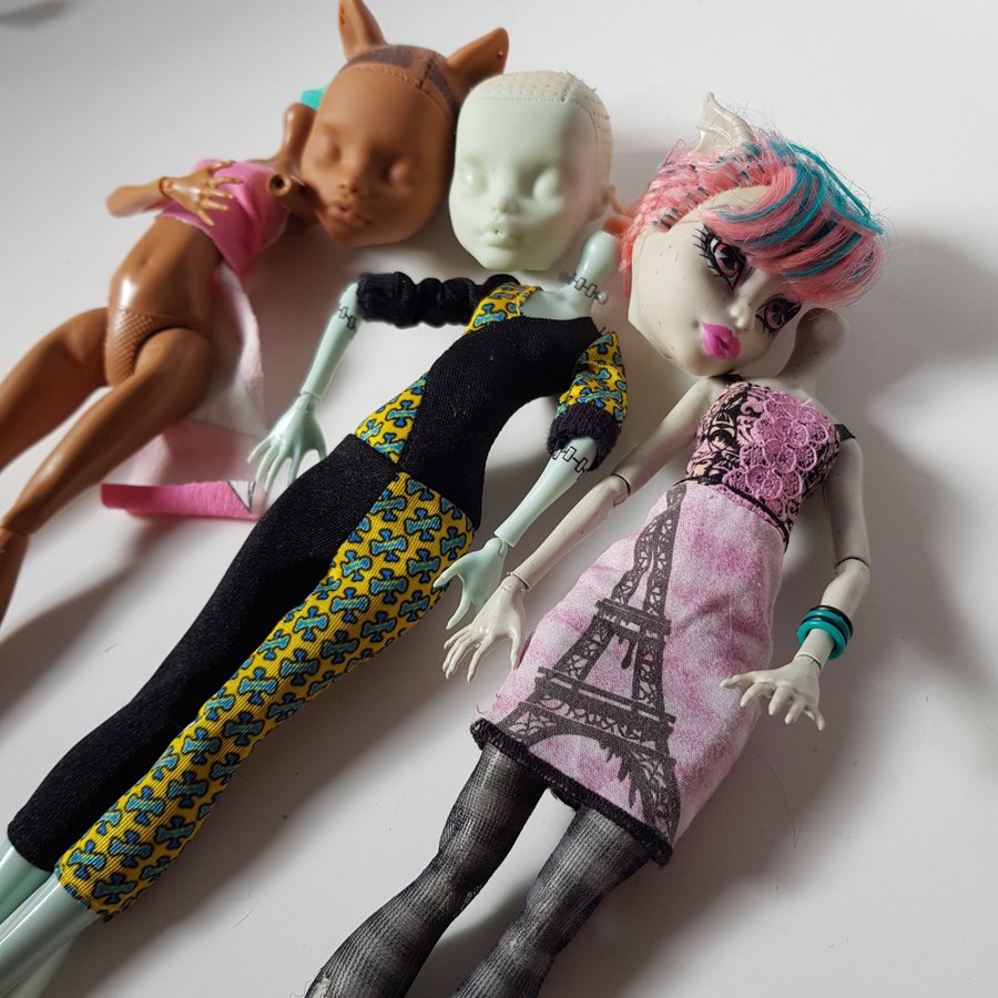 Skrotlot Monster High x 3 för custom / reservdelar plus Freaky Fusion kläder