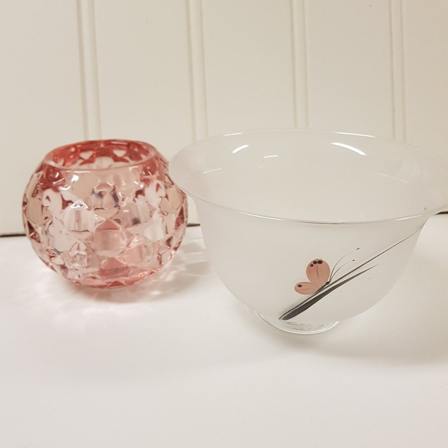 Skål ,H.9,5 cm,15 i Ø  Ljuslykta,rosa glas,tung,höjd 9 cm,ca 10-11 cm i Ø.