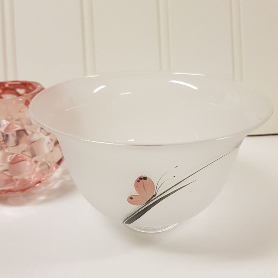 Skål ,H.9,5 cm,15 i Ø  Ljuslykta,rosa glas,tung,höjd 9 cm,ca 10-11 cm i Ø.