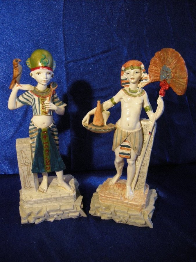 2 figuriner från Egypten. Kvinna med tjänare. Farao, pyramider, antiken, örn