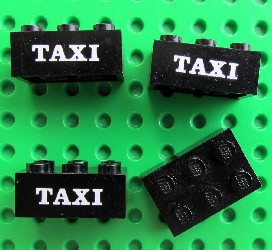 LEGO 4 st skylt Svart 2 x 3 TAXI logo äldre