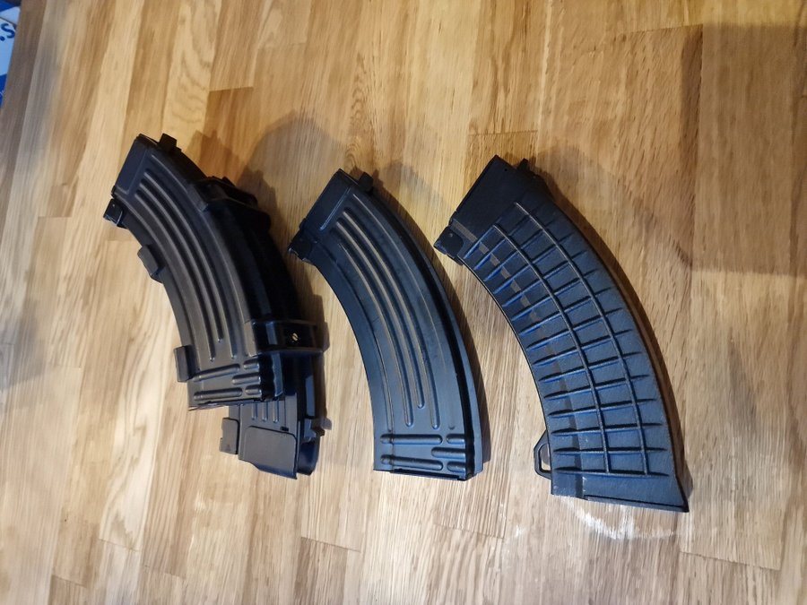 4 st Ak soft airgun magasin tre plåt en plast airsoft