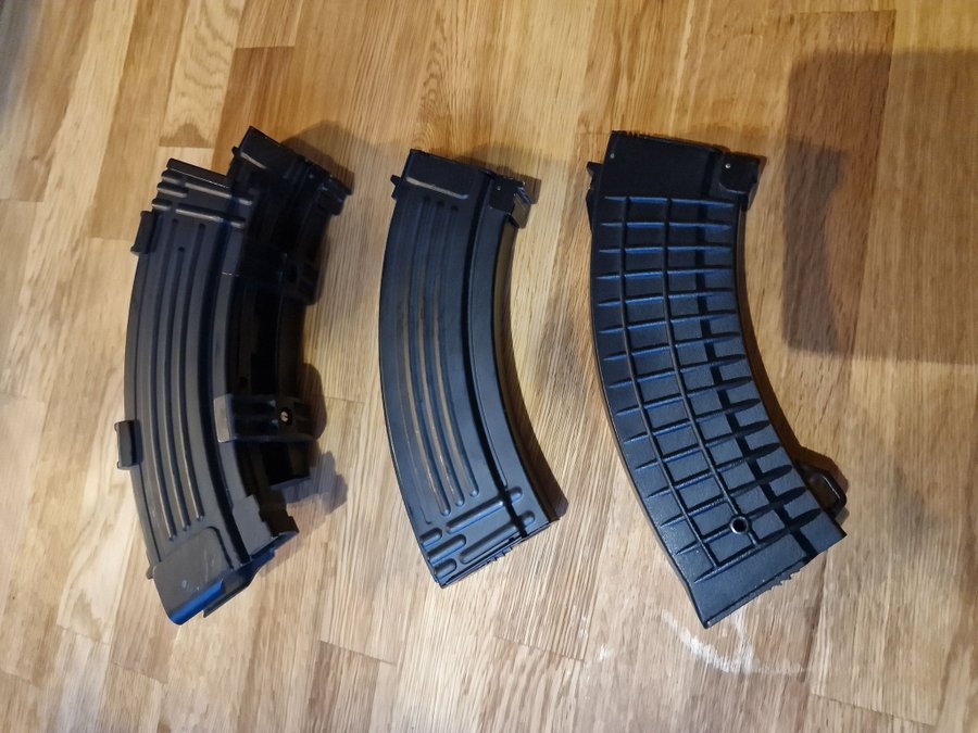 4 st Ak soft airgun magasin tre plåt en plast airsoft