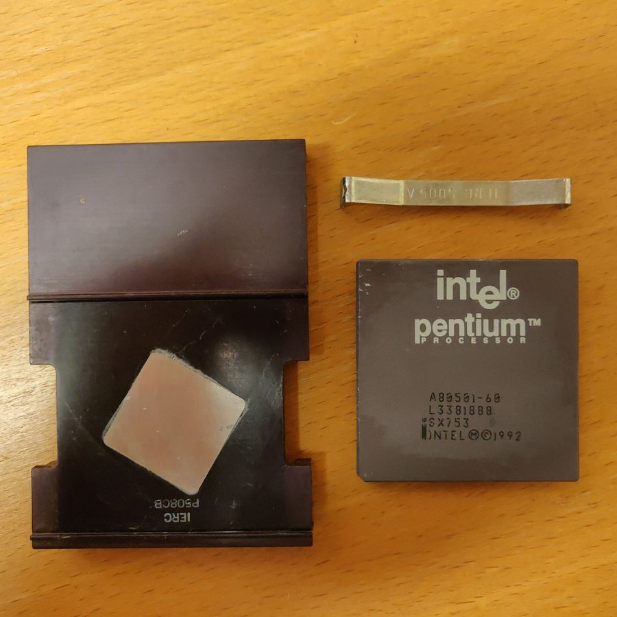 Intel Pentium Processor A80501-60 retro CPU