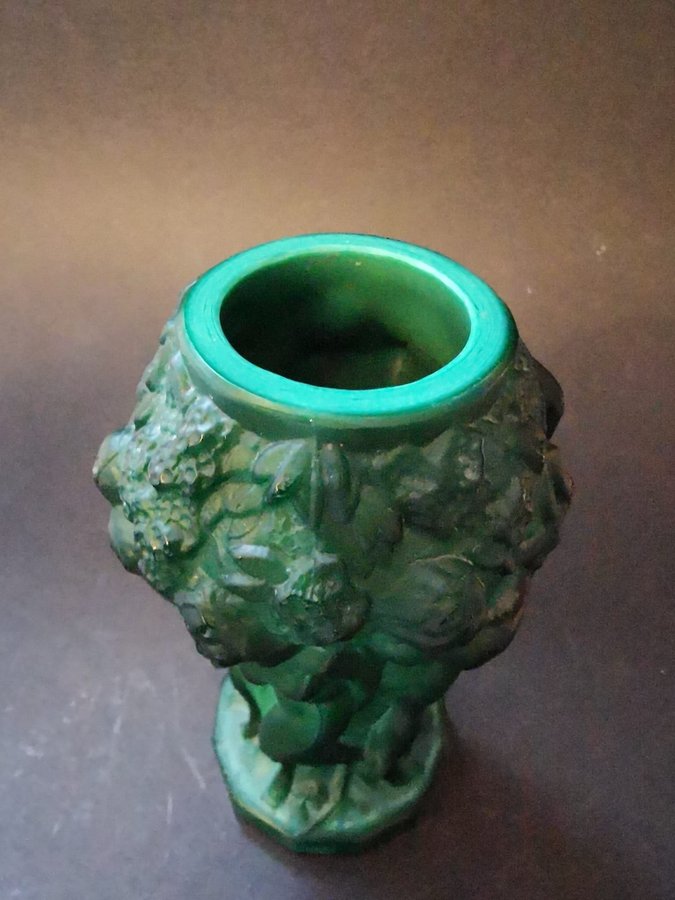 Frantisek Pazourek . Malachite glass vase . Bohemia. 1930 år