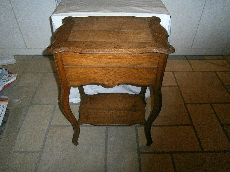 Small old furniture to sew in solid oak