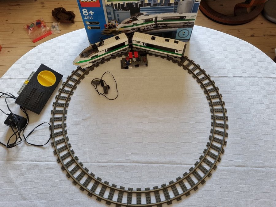 LEGO 4511 High Speed Train med box