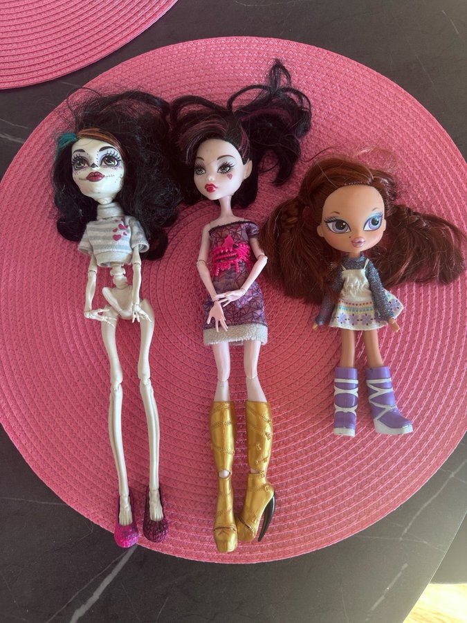 Monster High och Bratz dockor