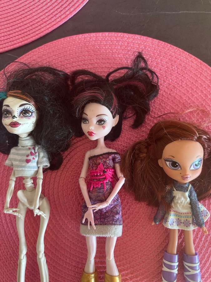 Monster High och Bratz dockor