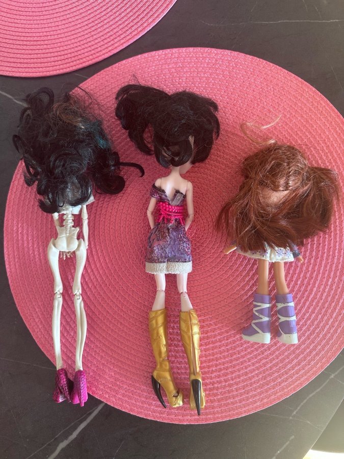 Monster High och Bratz dockor