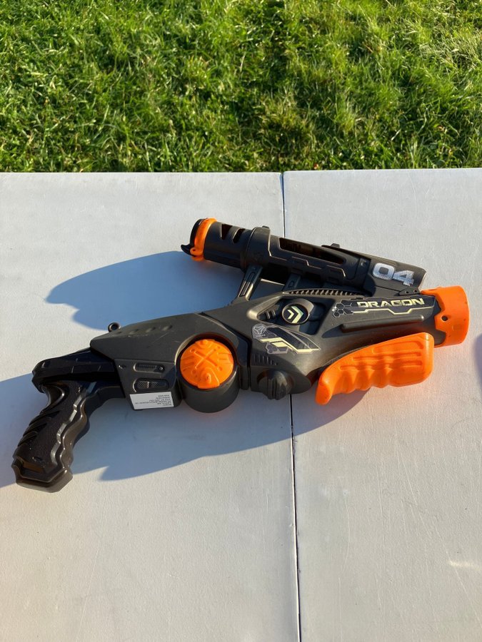 Nerf pistol med rund skumgummi kulor