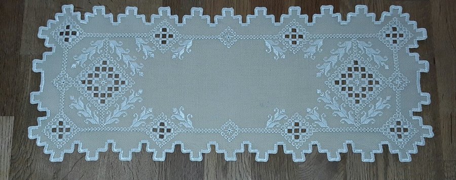 Handbroderad vacker ljusbeige LÖPARE duk i Hardanger Välbroderad