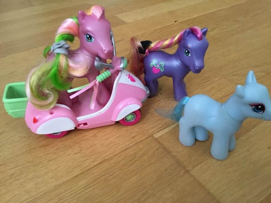 My Little Pony tre stycken hästar och en bil Hasbro