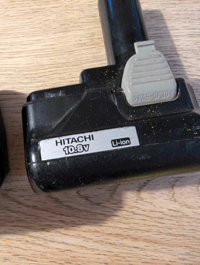 HITACHI SKRUVDRAGARE + BATTERIER + LADDARE