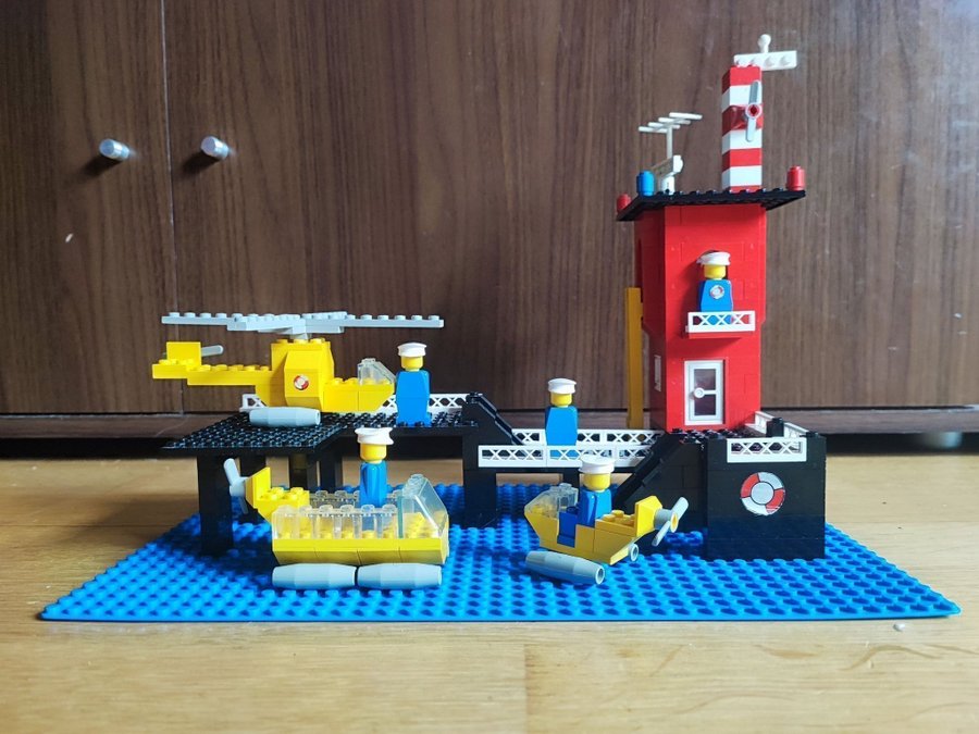 Lego Legoland Coast Guard station set 369-1