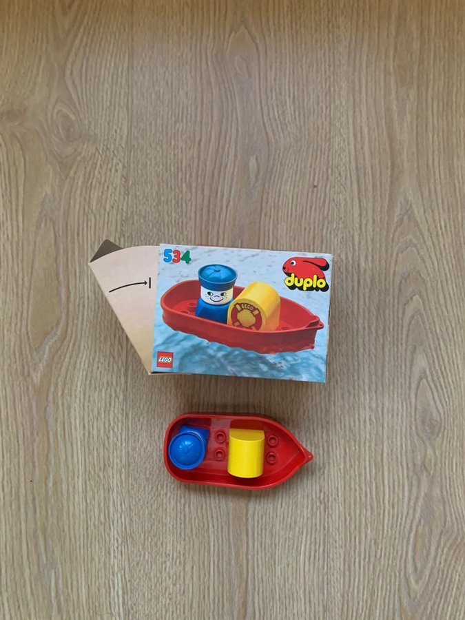 Barnleksaker bl a Duplo båt, leksakssnurra LBZ, Fisher-Price och Kiddicraft.