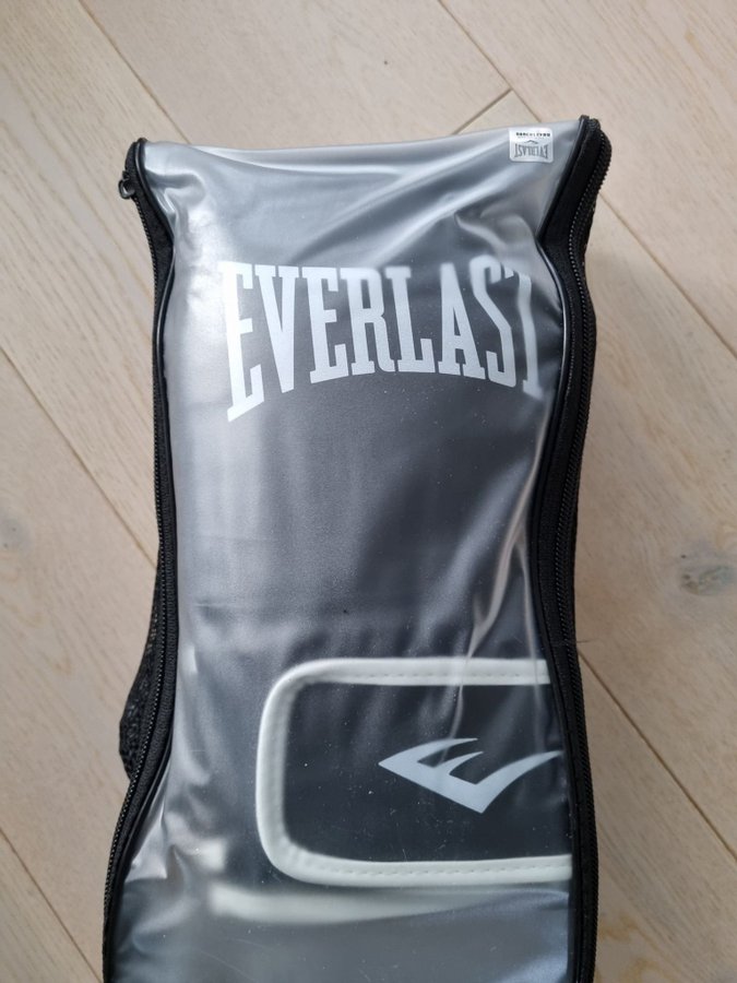 Nästan nya Everlast Boxningshandskar Core2