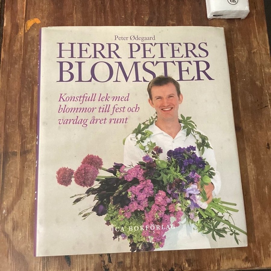 Coffetablebook En vacker bok av blomster konstnären Peter Ødegaard