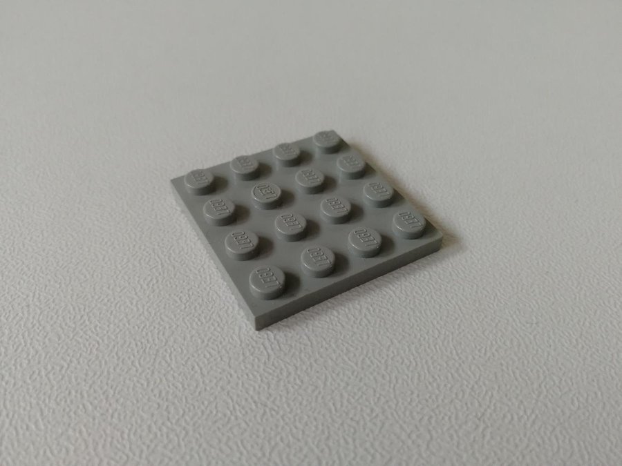 Lego - platta - plate - bas - 4x4 - part 3031 - ljusgrå (old light gray)