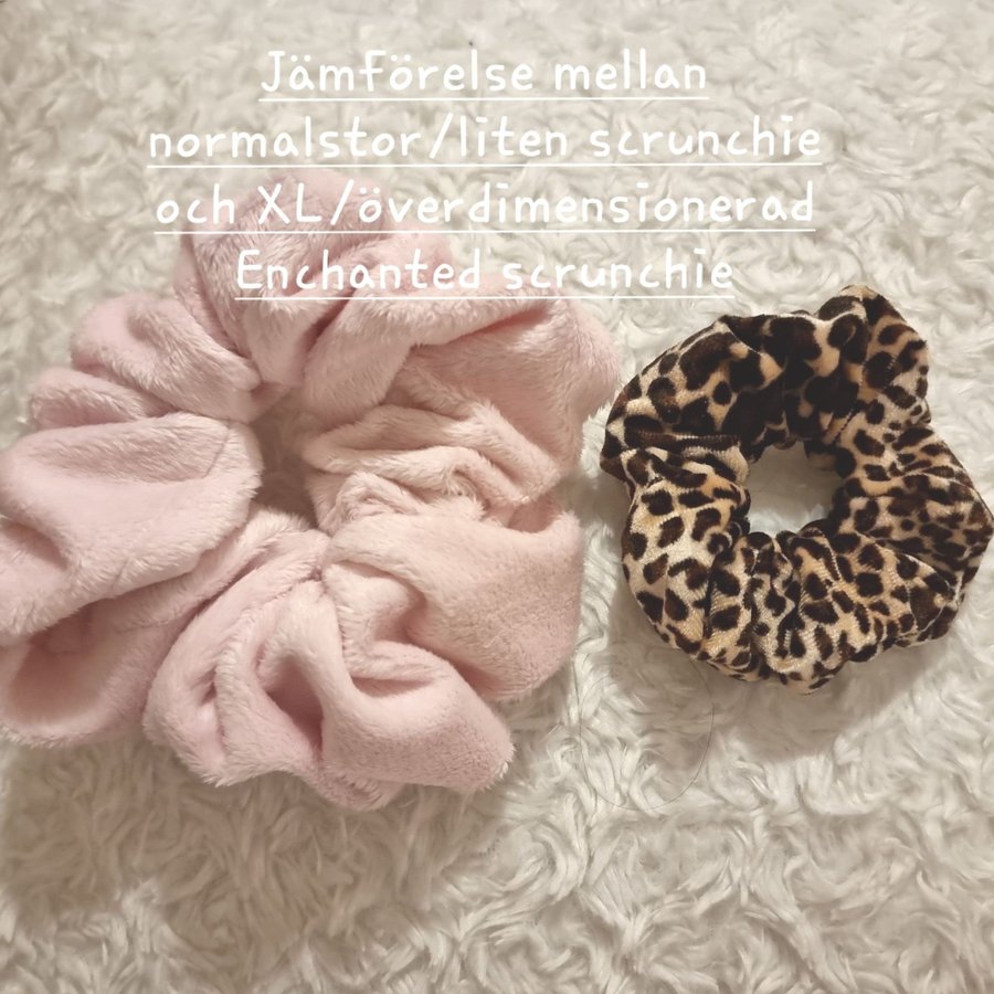 Rosa batikfärgad överdimensionerad XXL sammet Scrunchie Enchanted Scrunch NY