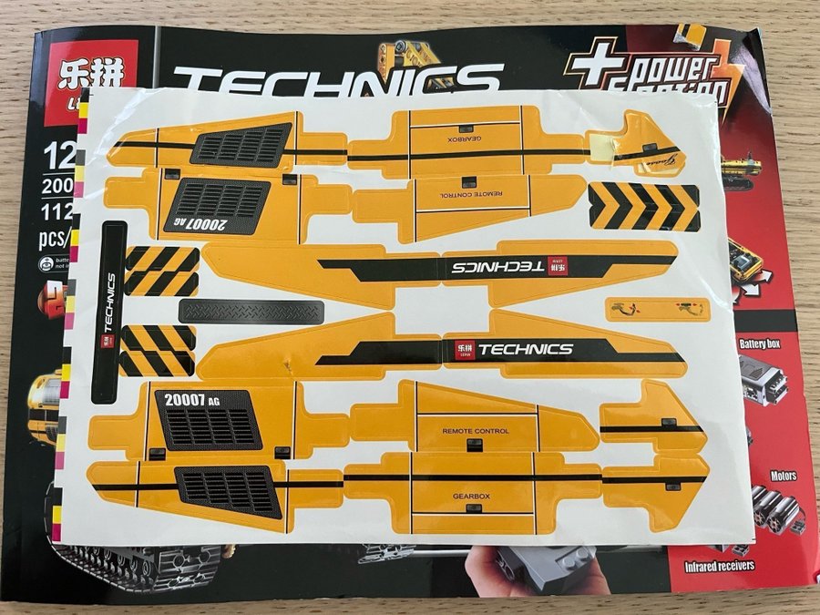 Lepin Technics 20007 Excavator with Power Functions