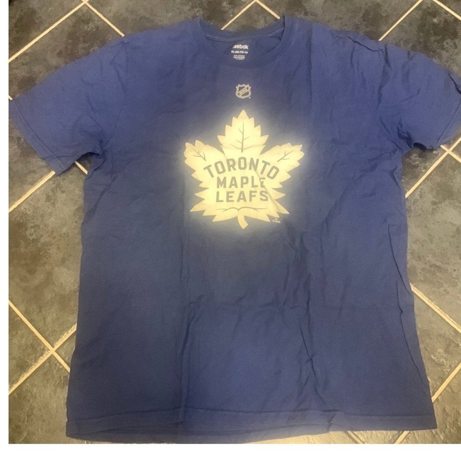 Reebok blå t-shirt, Toronto Maple Leafs Nylander storlek junior XL ca 150/160