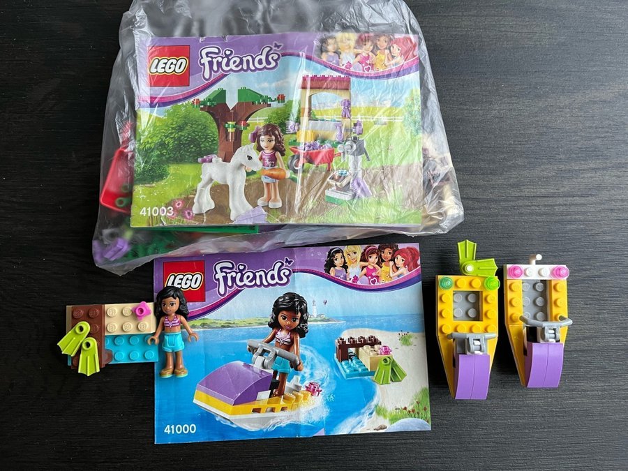 Ett paket med två Lego friends ” Olivias nyfödda föl” och ”kul på vattenskoter"