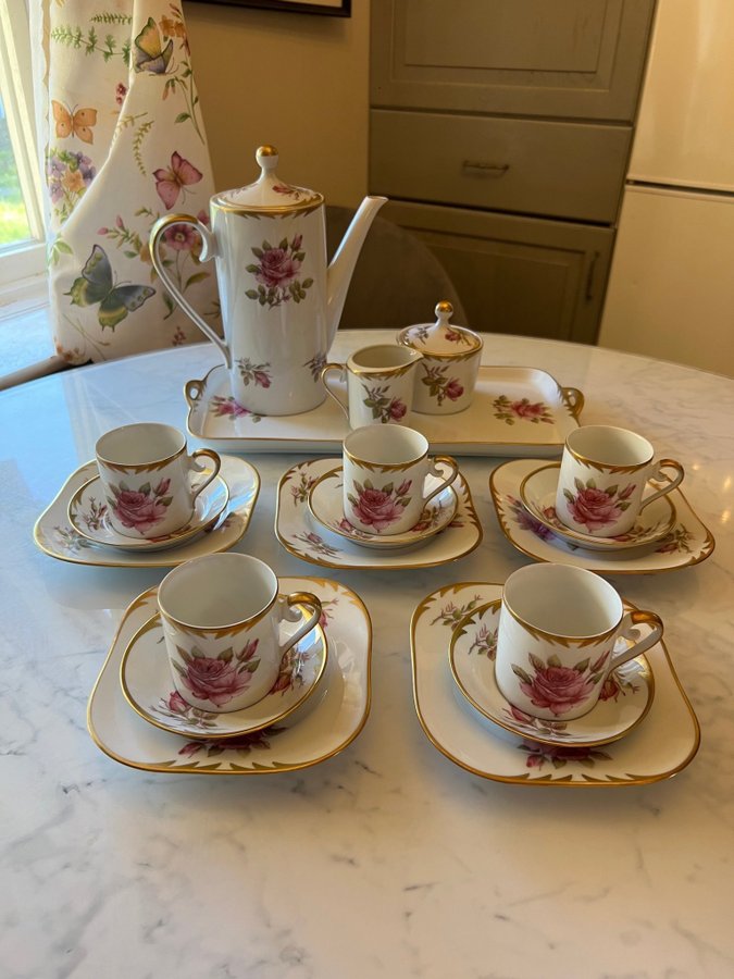 Kaffeservis i 20 delar med blommotiv i topp skick Hackefors Porslin Sweden