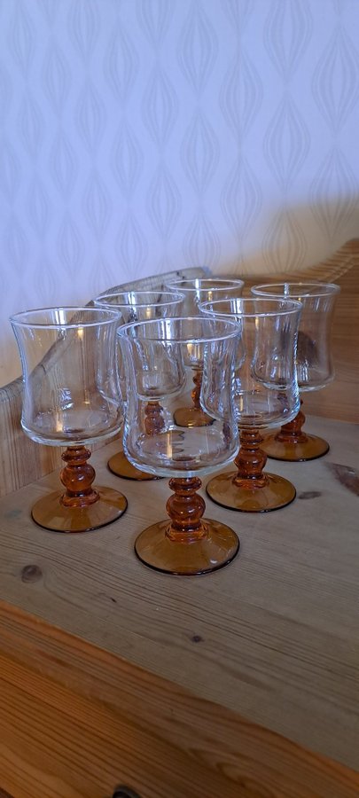 Glas med bärnsten färgat fot Amber France