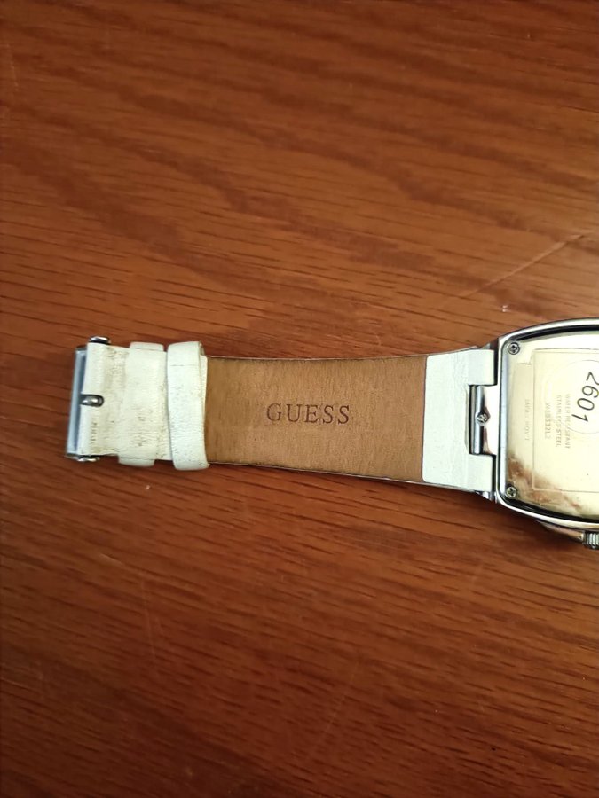 Guess Ladies Trend Silver Urtavla Vit Läderrem Multifunktionsklocka W18532L2