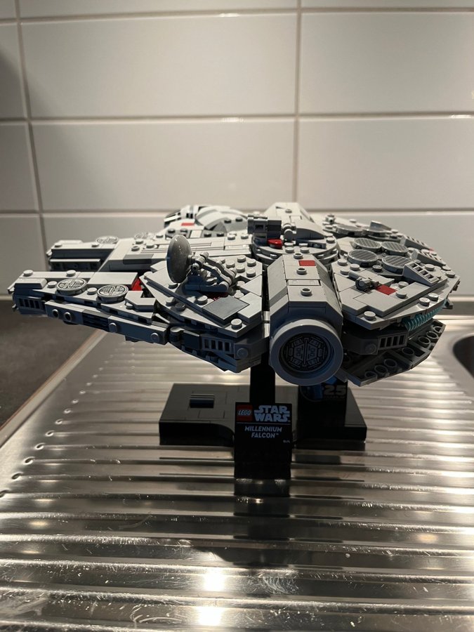 LEGO Star Wars Millennium Falcon 75375