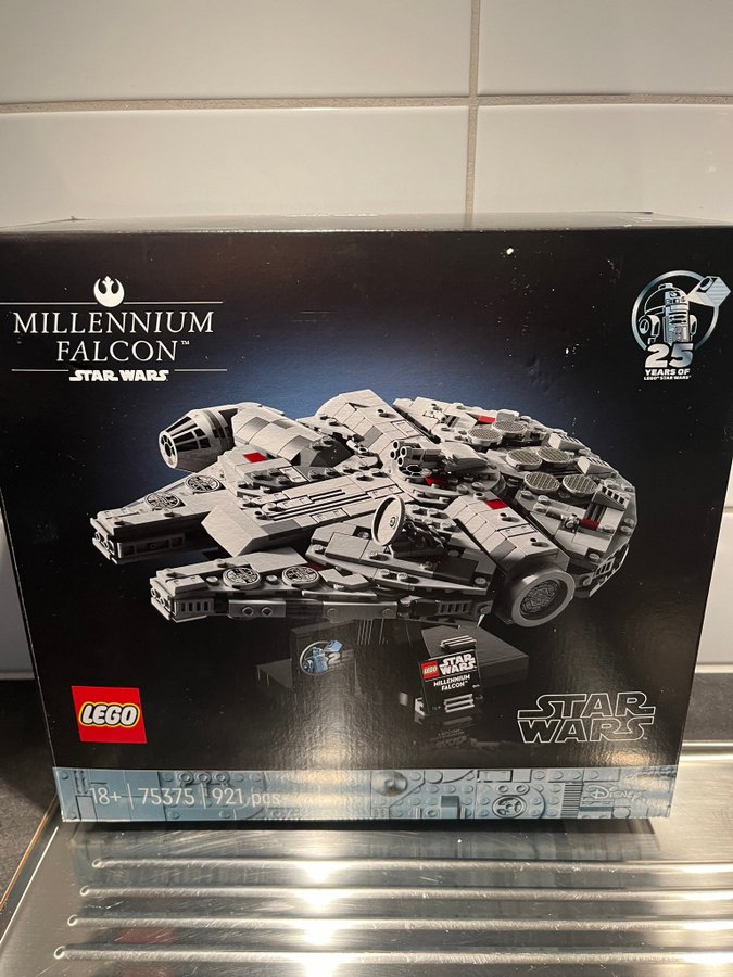 LEGO Star Wars Millennium Falcon 75375