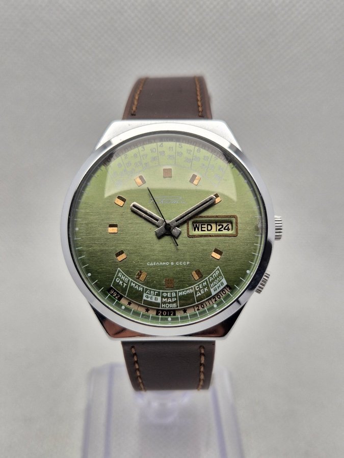 Vintage green Raketa perpetual Calendar mechanical USSR watch